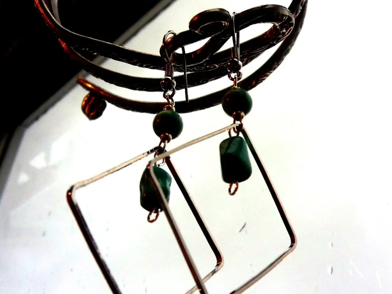 Luxurious Champagne Gold Wireless Earbuds from Technics now up for grabs.