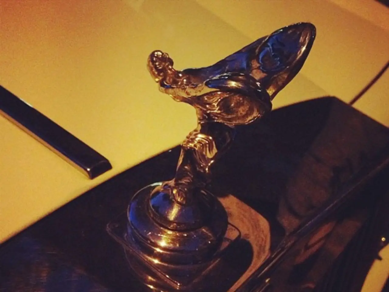 Porsche Cayenne Electric Vehicle Proves Capability, Successfully Towing a 3-ton Antique Car...