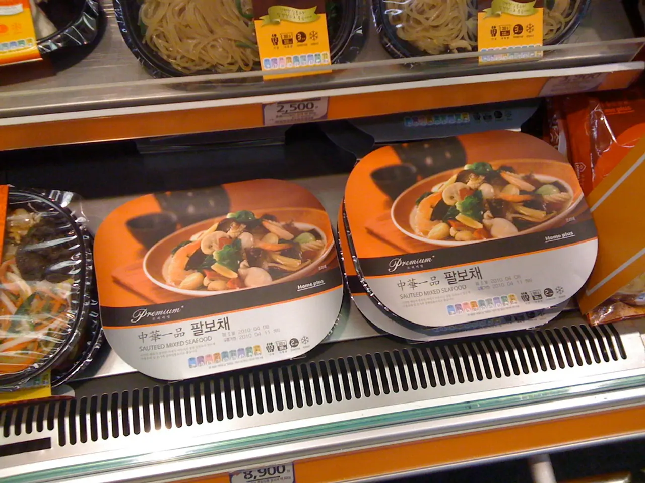 Cardano's potential rise towards a value of $6.25 is discussed by analyst Ali Martinez in his...