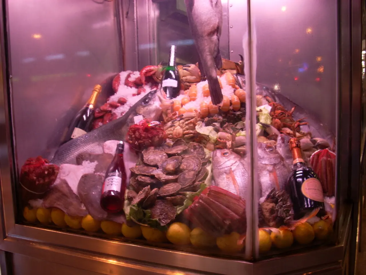 In this picture there is an aquarium, in the aquarium there are fishes, oysters, bottles and many...