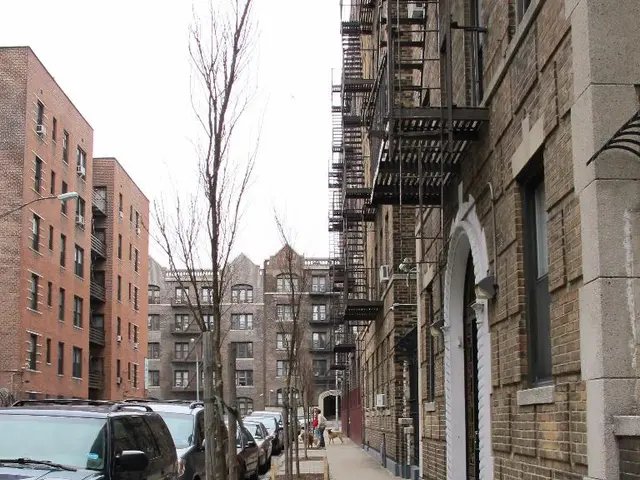 Transforming Contemporary Business Leadership: The Collaborative Venture of Distinguished Speakers...