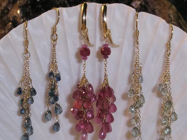 Distinguishing between Reconstructed and Natural Amber Specimens