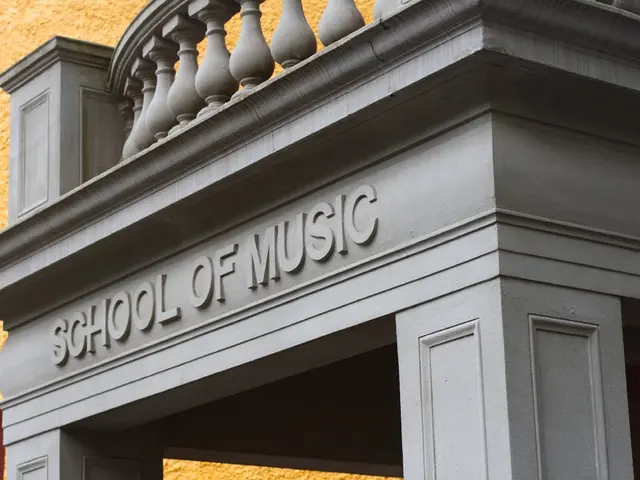 Introduction to Data Organization and Handling at the School of Specification