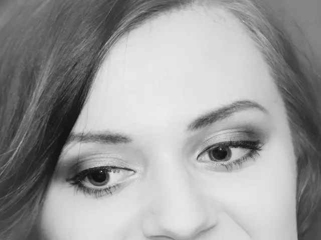 Enhancing Reliable Automatic Facial Expression Identification in Intelligent Living Spaces