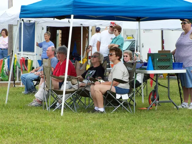 Equipment for camping, powered by solar energy, ideal for explorations away from the electrical...