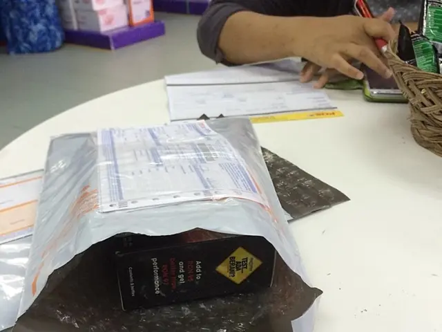 Time duration of packages at Sort Facility Dongguan before distribution via shipping.