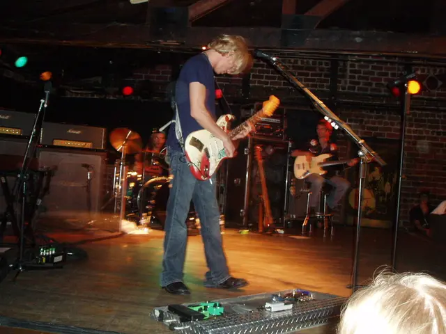 Advantages and Disadvantages of Using Composite Amplifiers