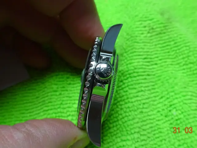 Affirmative Appraisal: Hamilton's Khaki Field Murph Watch Stand Outs as the Leading Sub-$1,000 GADA...