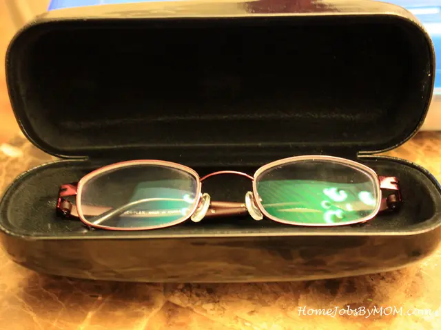 Meta's Ray-Ban Display Glasses: Detailing the innovative lens display, neural band, and essential...